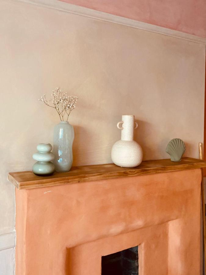 Apartment Skies Apt. New. 1 Min Walk Station &
