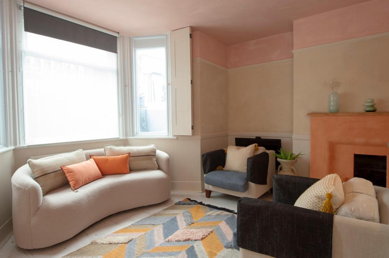 Apartment Skies Apt. New. 1 Min Walk Station &