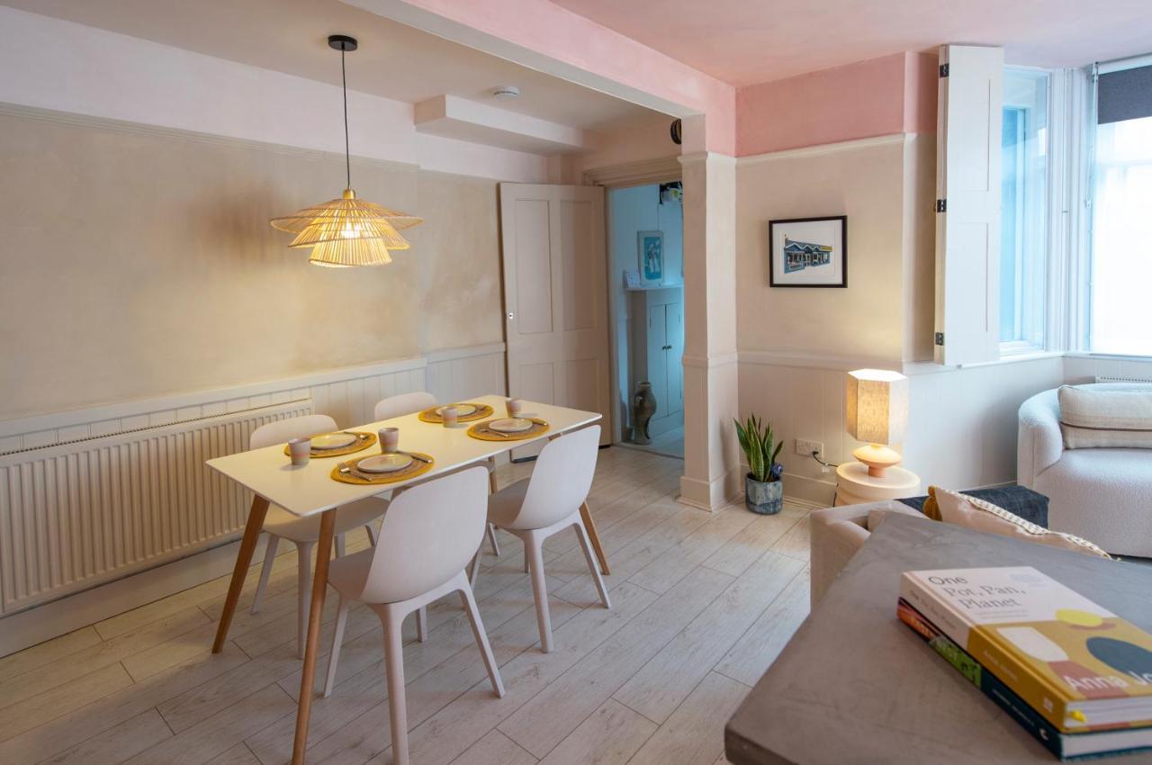 Skies Apt. New. 1 Min Walk Station & Apartment *