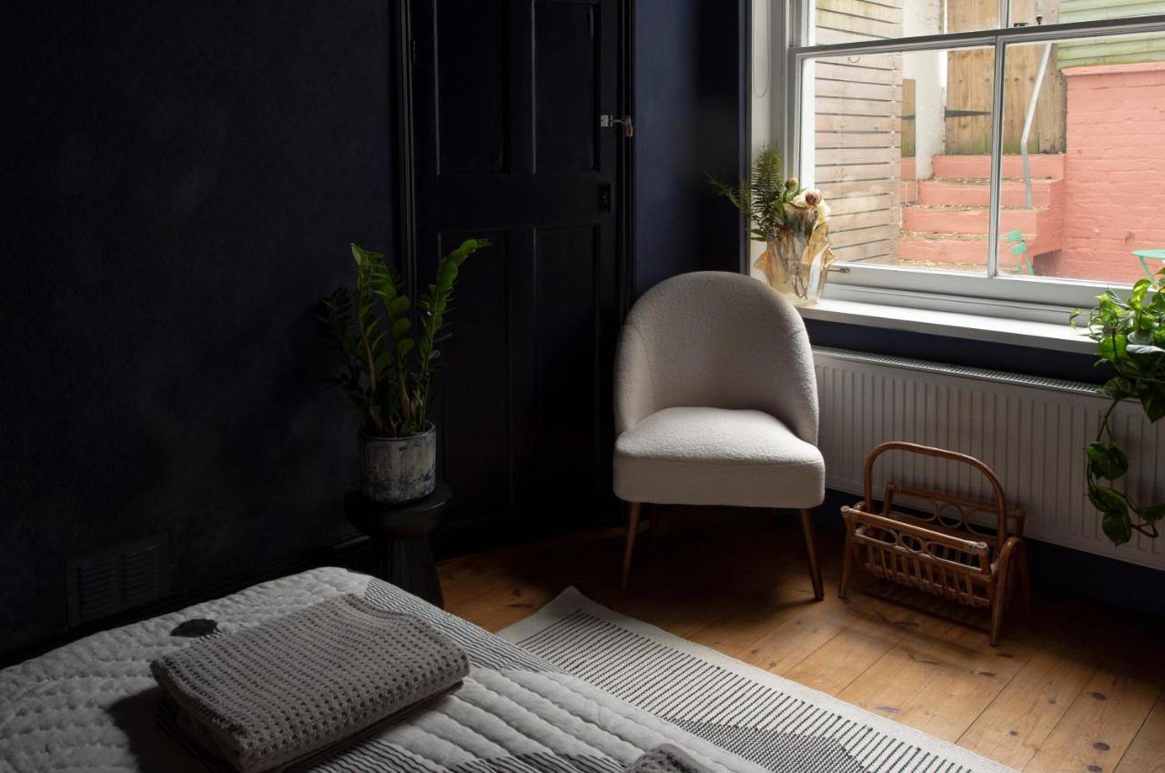 Skies Apt. New. 1 Min Walk Station &